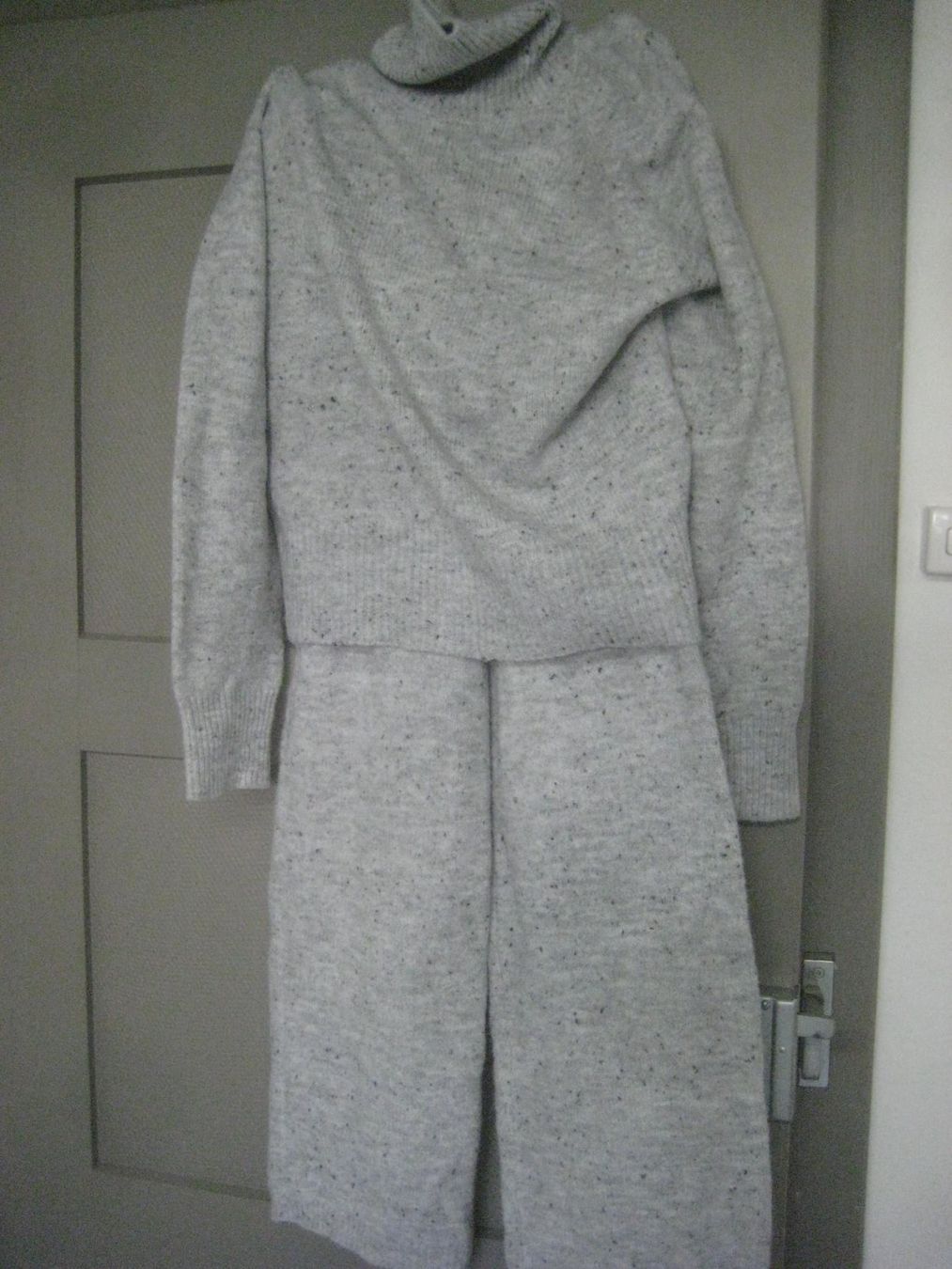 Shein Pullover & Sweatshirts: DAMEN  SET  HOSE UND PULLOVER – Gebraucht aus Uster von flocke1