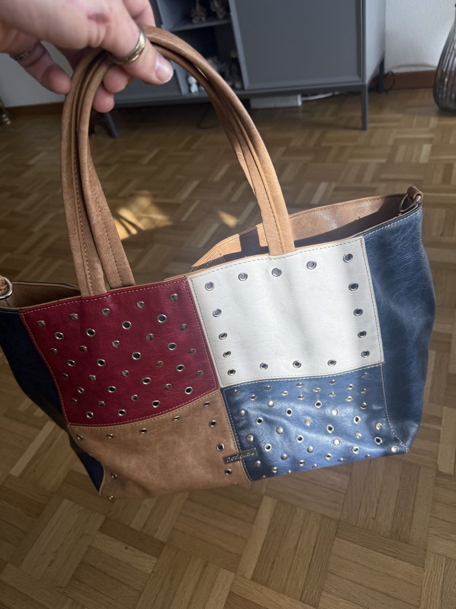 Desigual Taschen für Damen: Desigual Patchwork Tasche Lederlook - Top Zustand - CHF 45 – Gebraucht aus Allschwil von ysc_wt7c