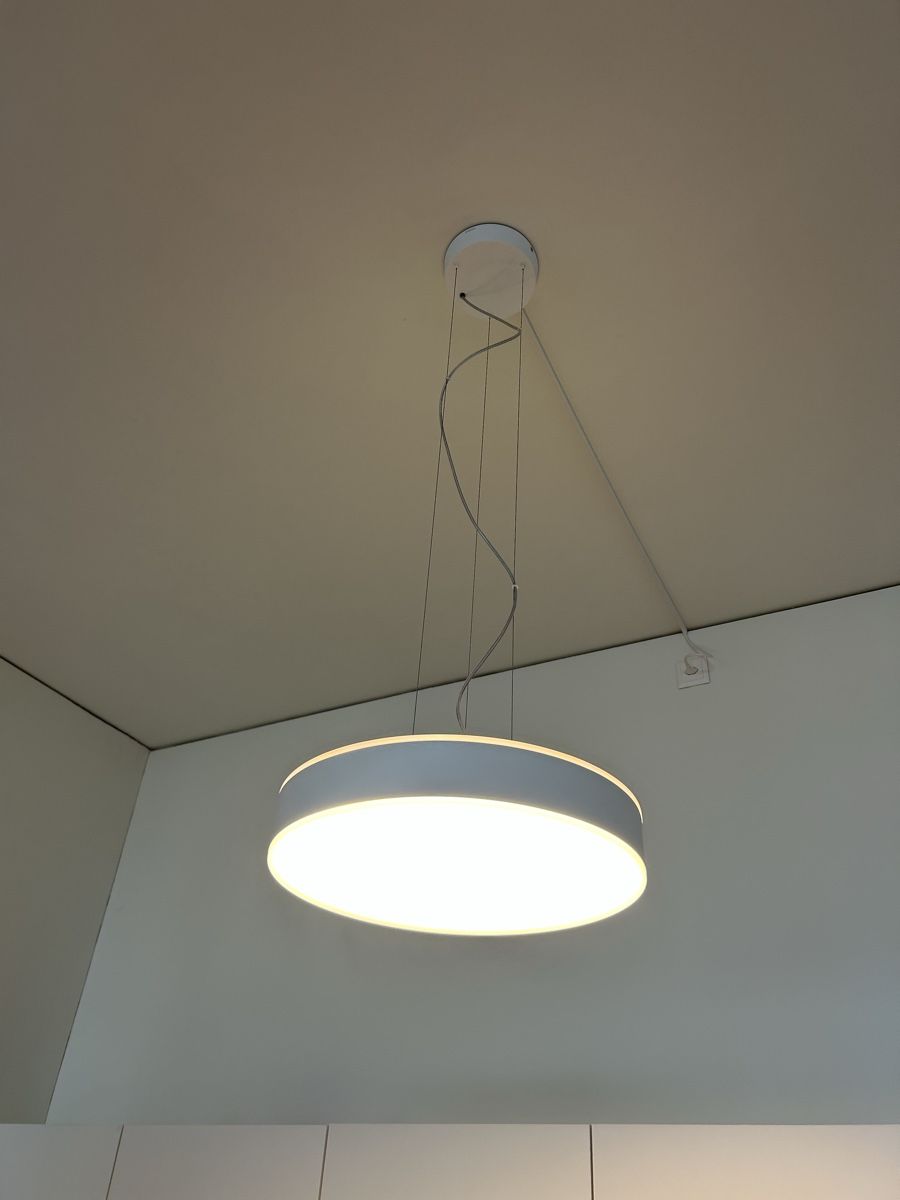 Philips Lampadari & plafoniere: Philips Hue Enrave Hängeleuchte weiss – Usato da Russikon venduto da glrvlr