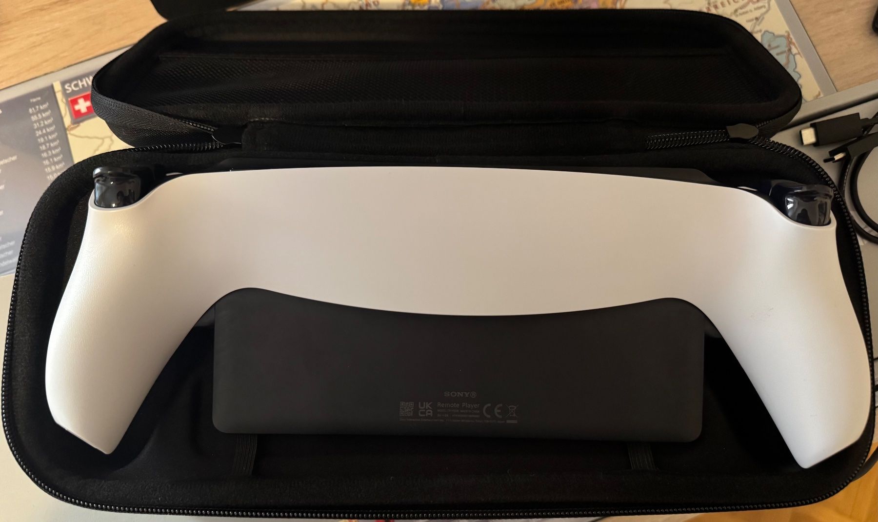 Sony Console: PS Portal White with screen protector and Carry bag – Nuovo (secondo la descrizione) da Mendrisio venduto da berserker_999 1
