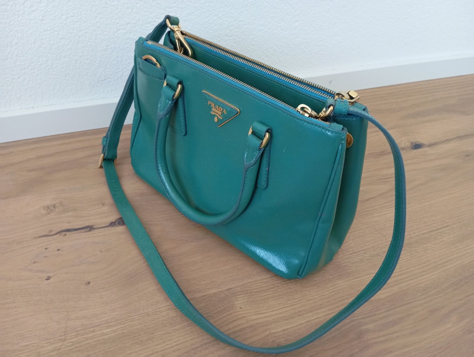 Prada Borse da donna: Prada Saffiano klein Handtasche, smaragdgrün – Usato da Romanshorn venduto da mololo 1