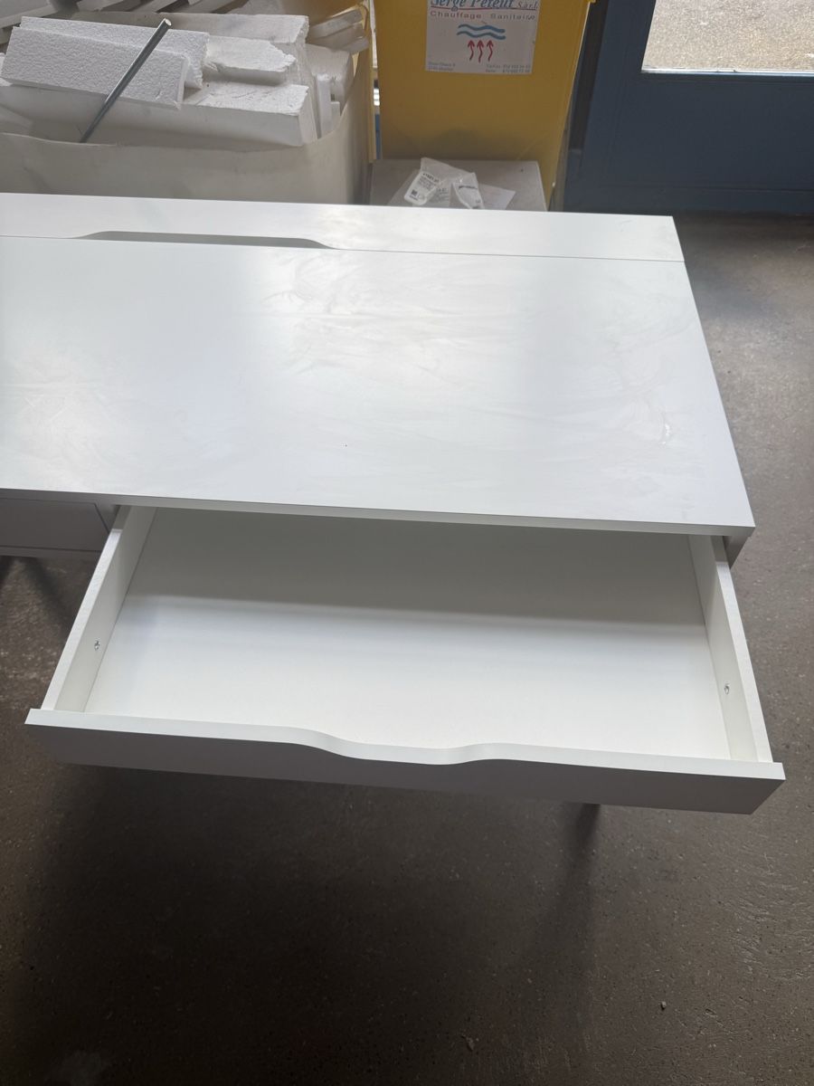 Schreibtische: Bureau blanc 2 tiroirs neuf jamais utilisé  – Neu (gemäss Beschreibung) aus Malleray von dan_6jx6 1