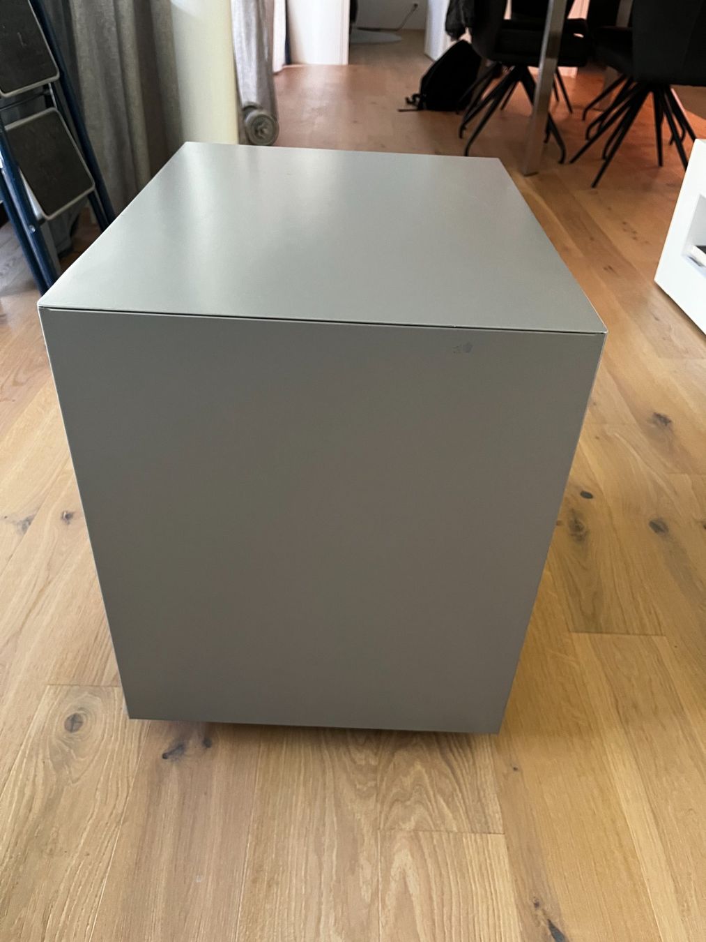 Eléments de bureau: Metall-Ladeblock auf Rollen – D'occasion à Dietikon par mfl_zyz6 6