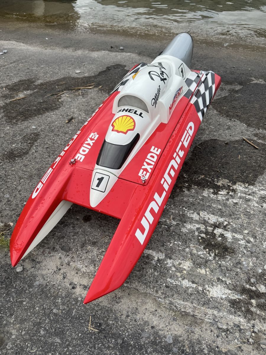 Modellismo RC: Rennboot RC – Usato da Wilen b. Wollerau venduto da Loonyacht 2
