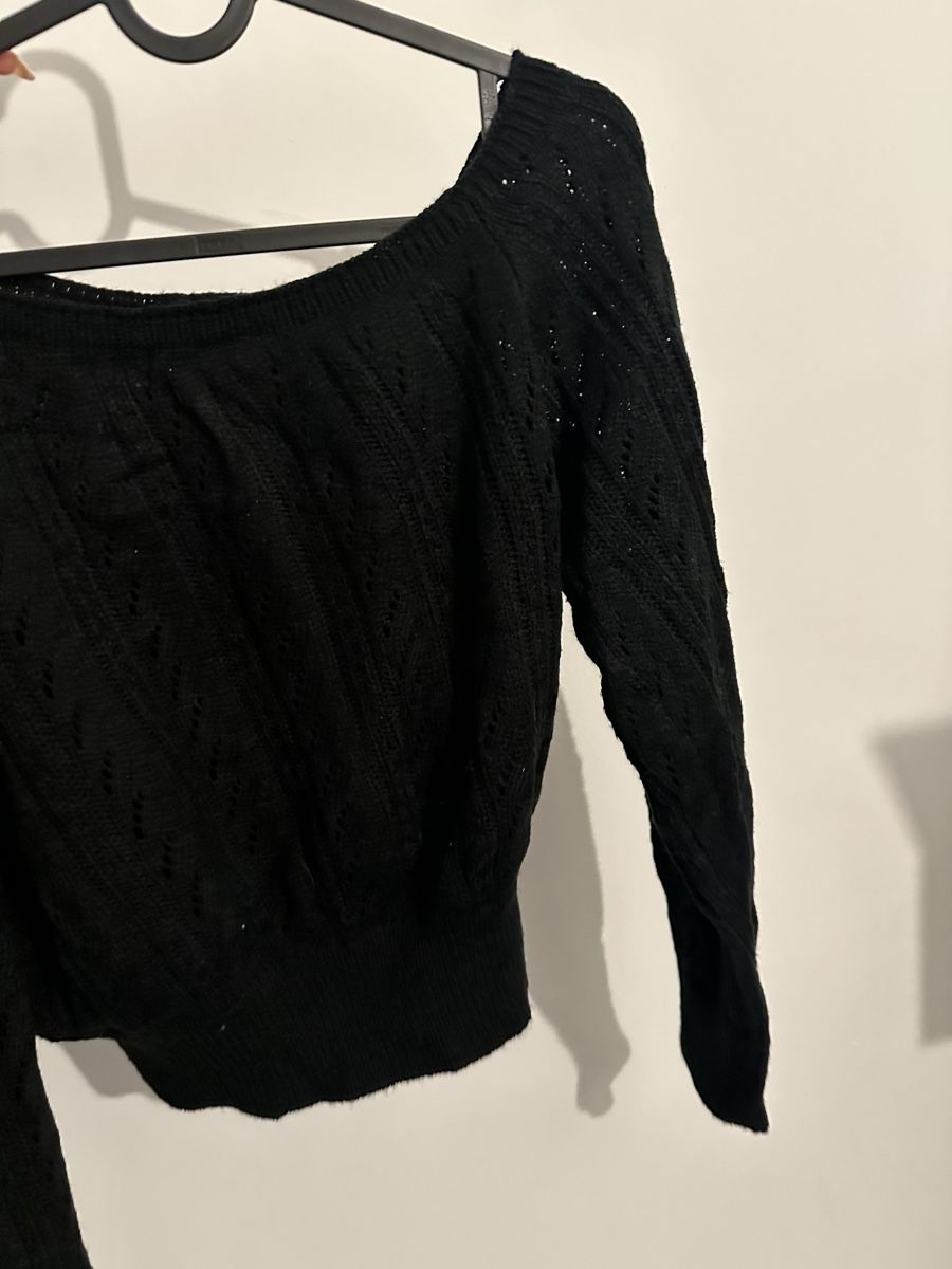Pulls & Sweat-shirts: Schwarzer Strickpullover, Carmen Ausschnitt, Grösse s – D'occasion à Reinach BL par Alles_muss_weg00 1