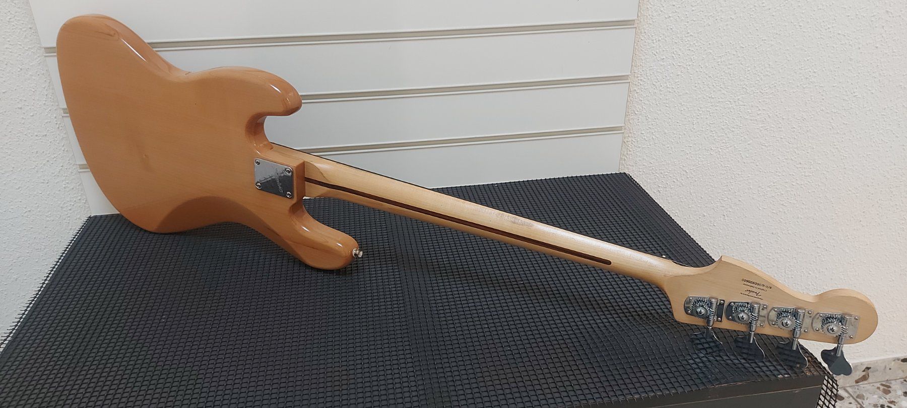 Squier Musikinstrumente: Fender Squier Jazz bass gutem zustand – Gebraucht aus Glattbrugg von Swissmusik 5