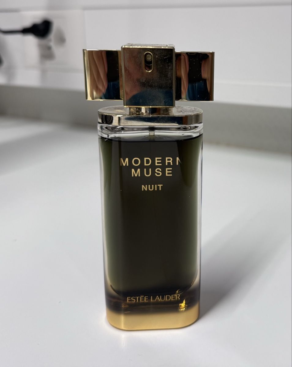 Estée Lauder Profumi & Eau de Toilette: Estee Lauder Modern Muse Nuit Parfum 100ml – Usato da Uster venduto da sinfix