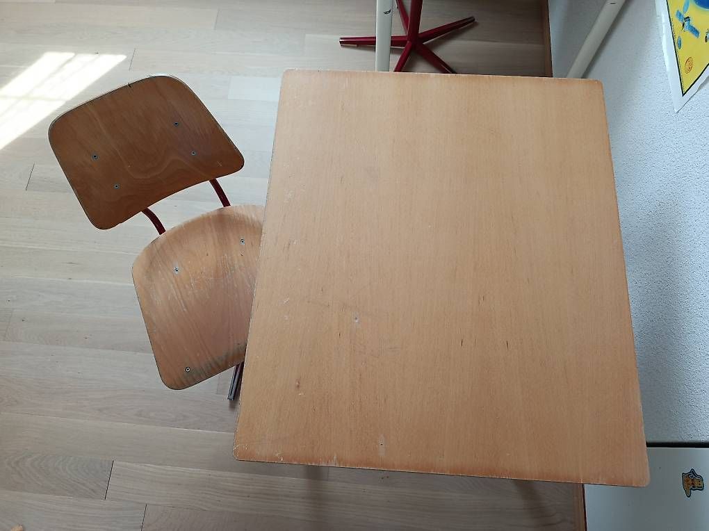 Scrivanie: Schulpult mit Stuhl – Usato da Obergerlafingen venduto da tin_8ls9 1