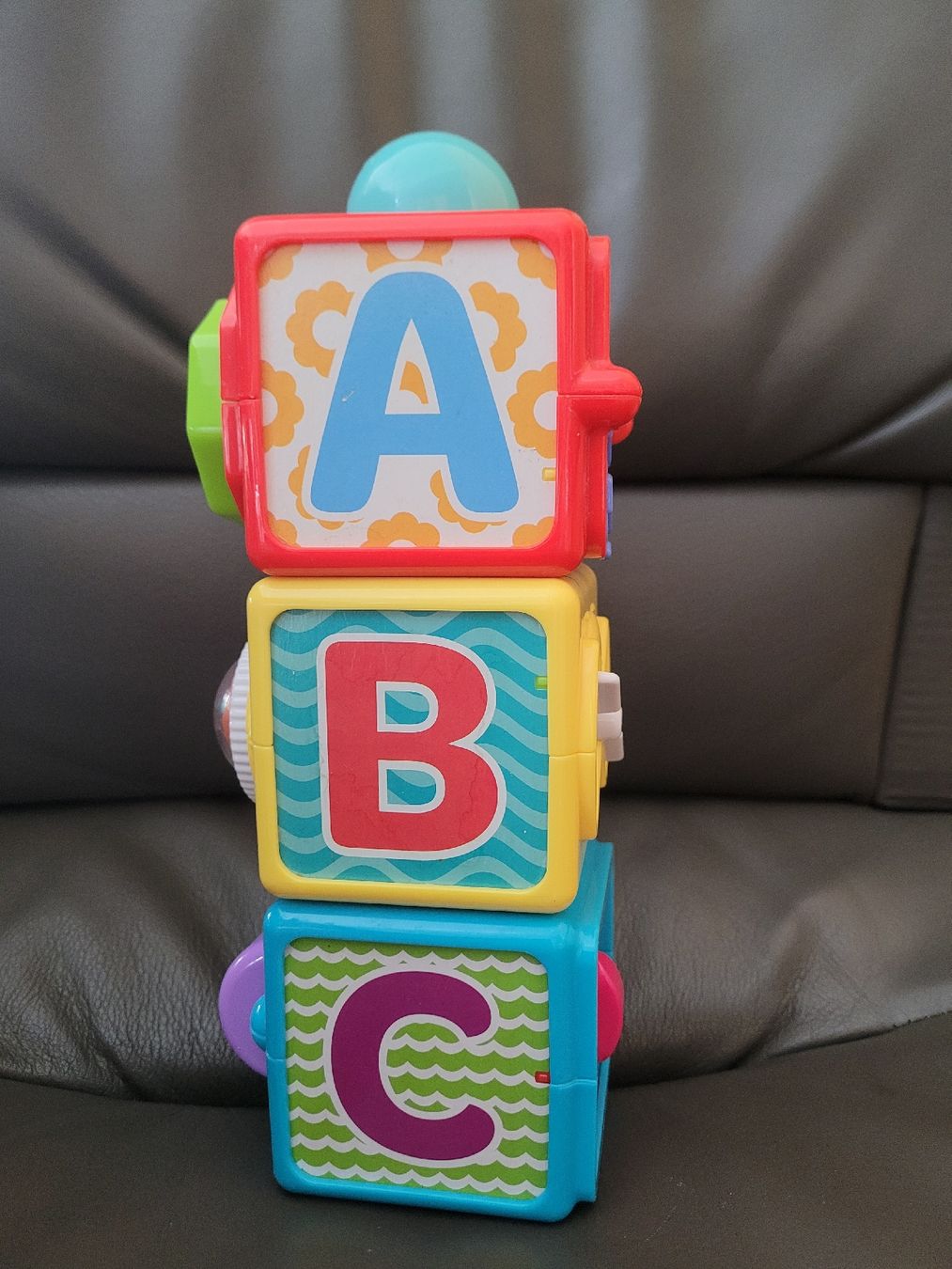 Spielzeuge: Cubes activité bébé – Gebraucht aus St-Maurice von happy.family 2