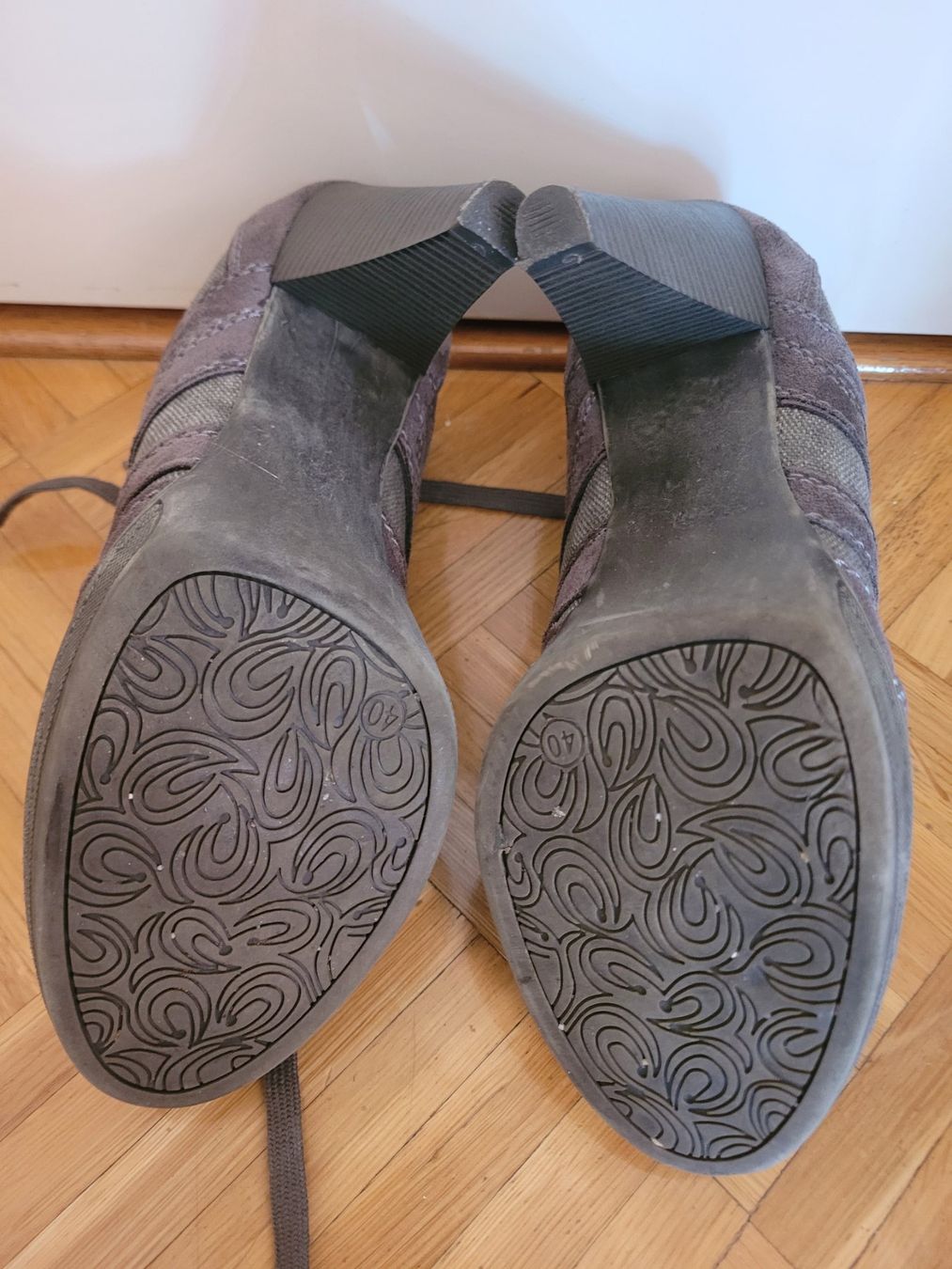Scarpe da donna: Chaussures à talons taille 40 (comme neuves) – Nuovo (secondo la descrizione) da Plan-les-Ouates venduto da vla_9sr9 1