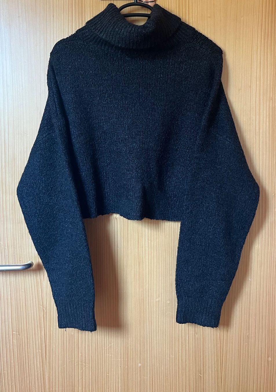 H&M Pullover & Sweatshirts: Pull noir à col roulé – Gebraucht aus Ardon von chl_j2df 1