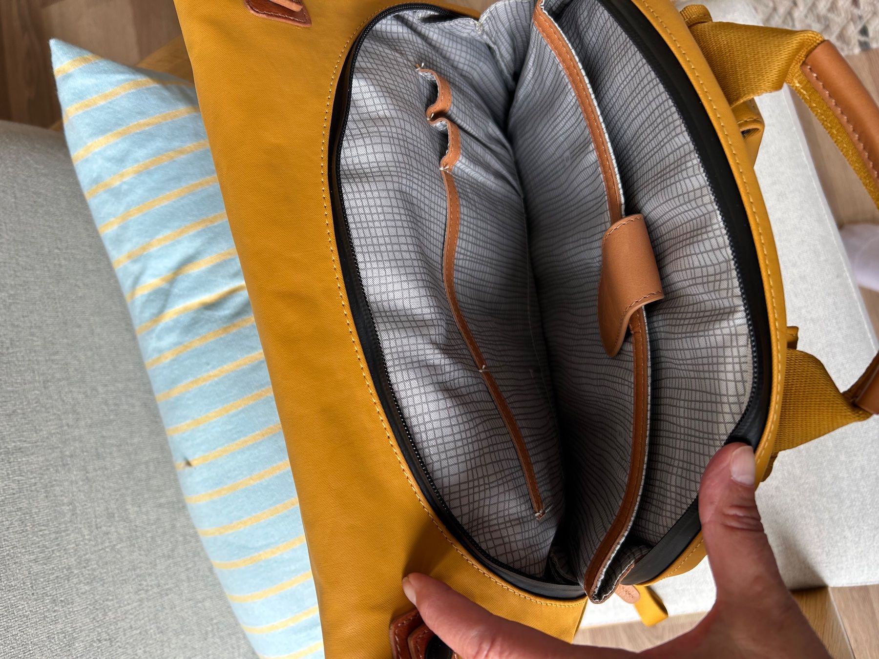 Aunts & Uncles Zaini: Stylischer Rucksack von Aunts & Uncles – Nuovo (secondo la descrizione) da Thun venduto da Younique 9