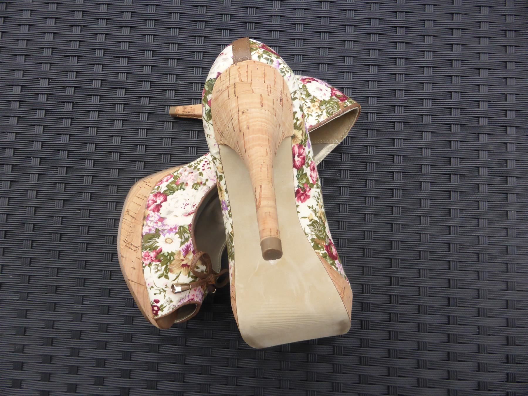 Scarpe da donna: High Heels / Pumps, blumig, Gr.38 – Usato da Schübelbach venduto da Dolly990_2 2