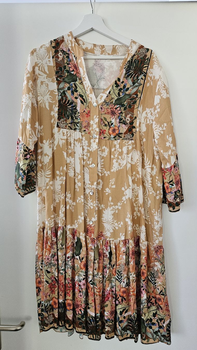 Kleider: Blumiges Sommerkleid – Neu (gemäss Beschreibung) aus Hettlingen von Leaena279