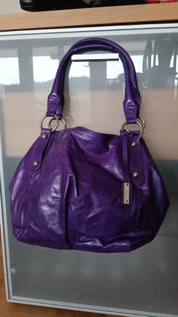 Schicke Handtasche lila, Leder