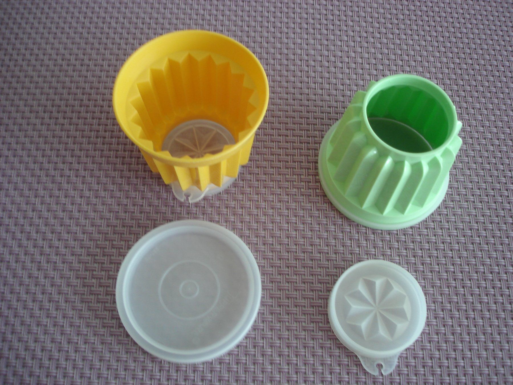 Tupperware Contenitori & Simili: 8 Vintage Tupperware Puddingförmchen 1970er Jahre – Usato da Regensdorf venduto da anna059 2