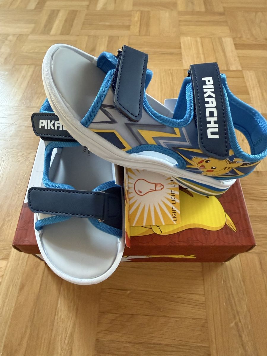 Scarpe per ragazzi: Kinder Sandalen Pikachu Grösse 30 neu – Nuovo (secondo la descrizione) da Watt venduto da Steffi84