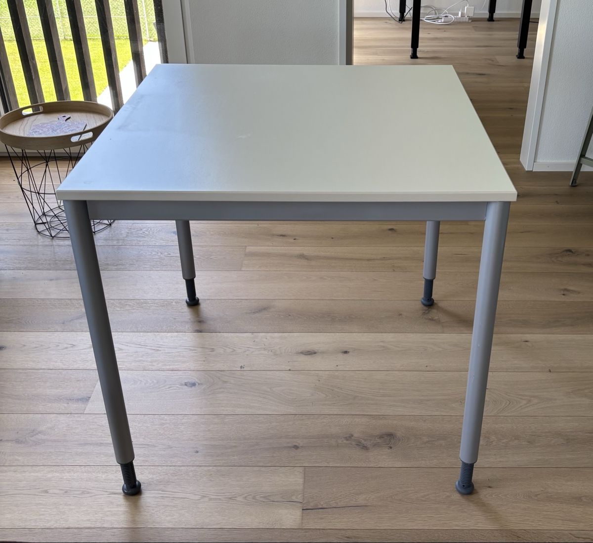 Tavoli: Table, height adjustable - Höhenverstellbarer Tisch  – Usato da Dübendorf venduto da mon_hn88
