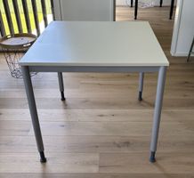 Table, height adjustable - Höhenverstellbarer Tisch 