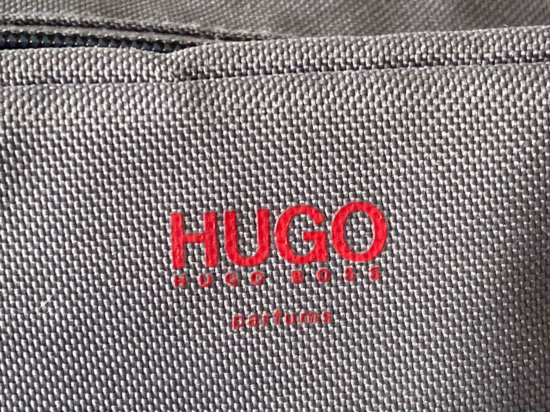 Hugo Boss Custodie per cosmetici: Hugo Boss  Kosmetik Tasche Original – Usato da Läufelfingen venduto da Alles_Garantie 1
