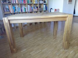 Robuster Eichentisch