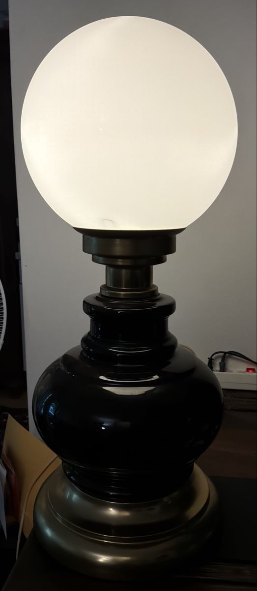 Lampade: Vintage-Tischlampe dimmbar – Usato da Basel venduto da Lithoklast