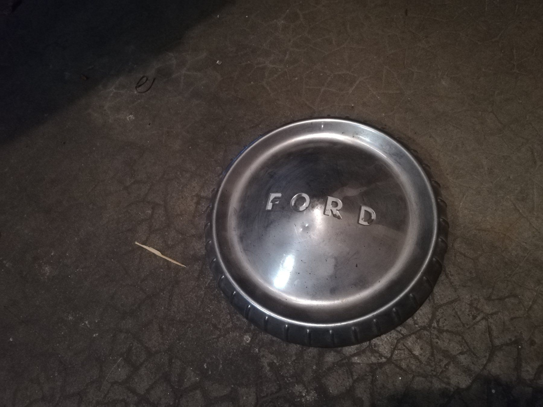 Ford Tutti pezzi di ricambio auto: Enjoliveur FORD – Usato da Romanel-sur-Lausanne venduto da A559JBB