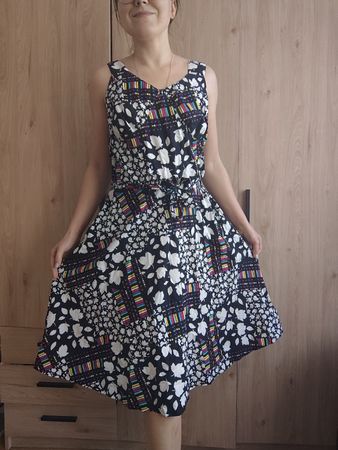 Vintage floral sun dress with belt, size 42, summer!