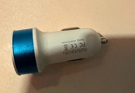 Universelles USB-Auto Ladegerät mit zwei Anschlüssen