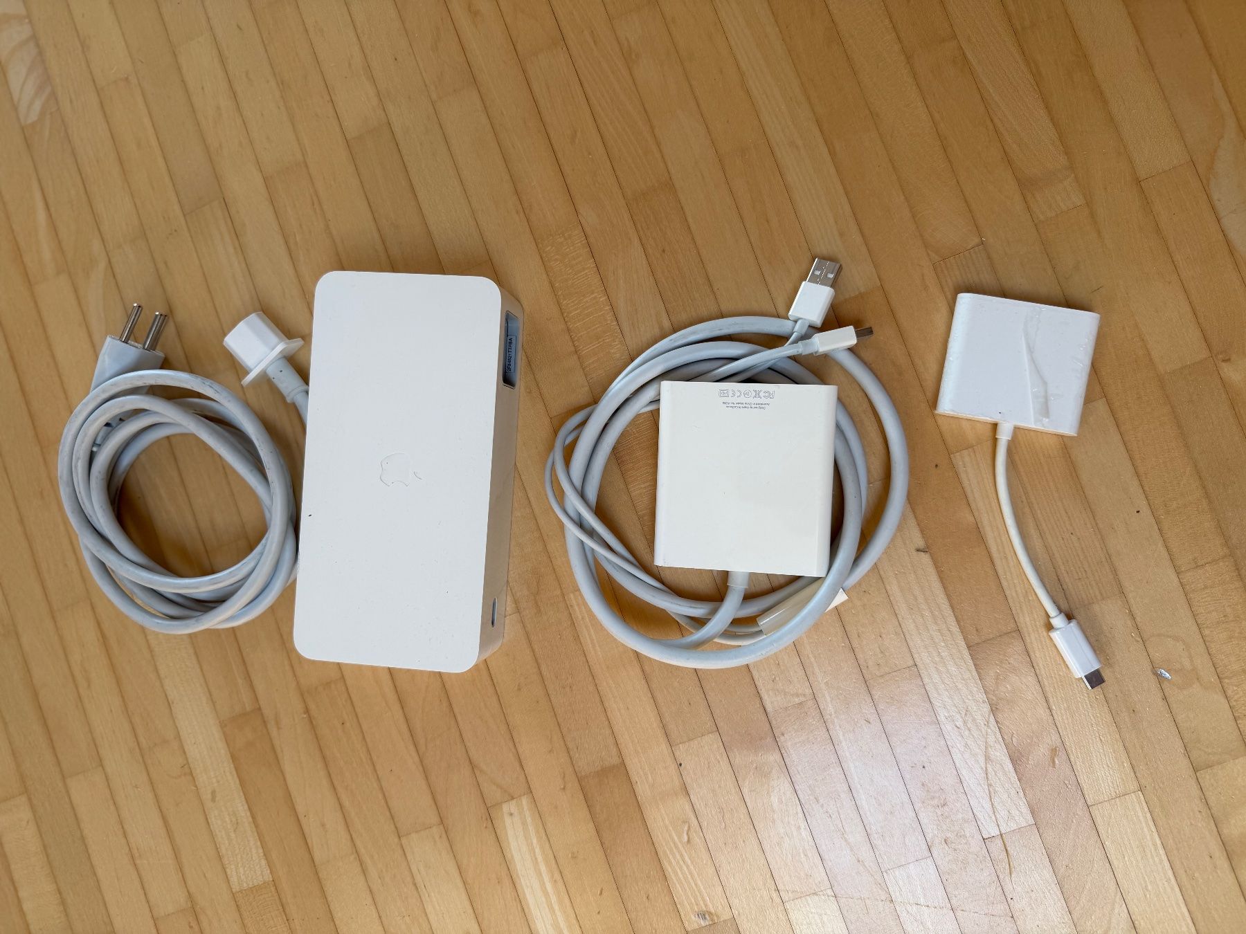Monitore: Apple Cinema HD Display 30" (Modell A1083) – Gebraucht aus Neuenegg von sta_n75j 4
