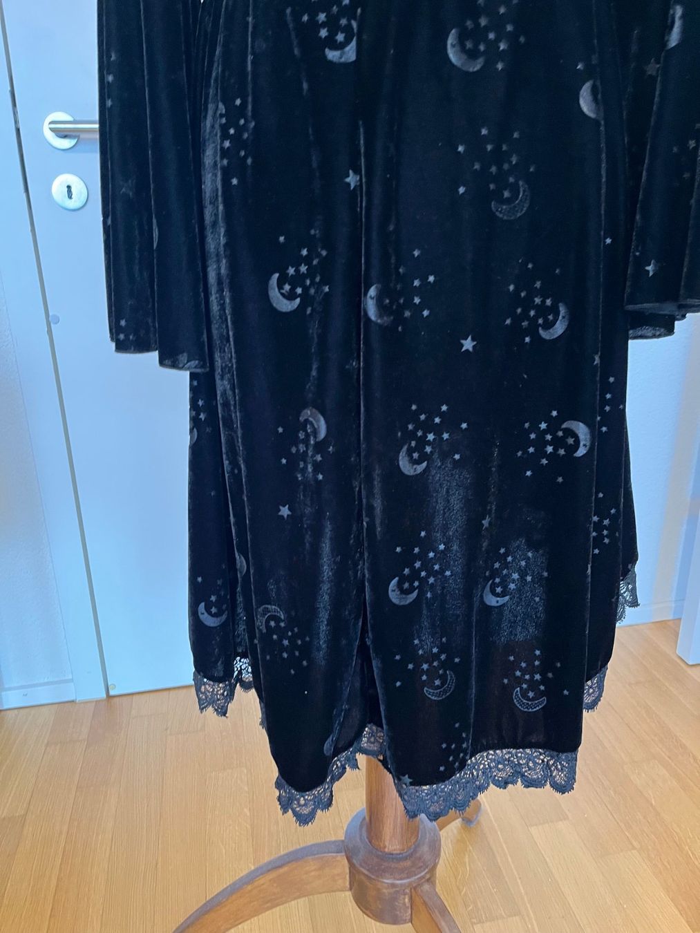 Kostüme: Hexenkleid aus Samt – Gebraucht aus Luzern von Aleoschli 6