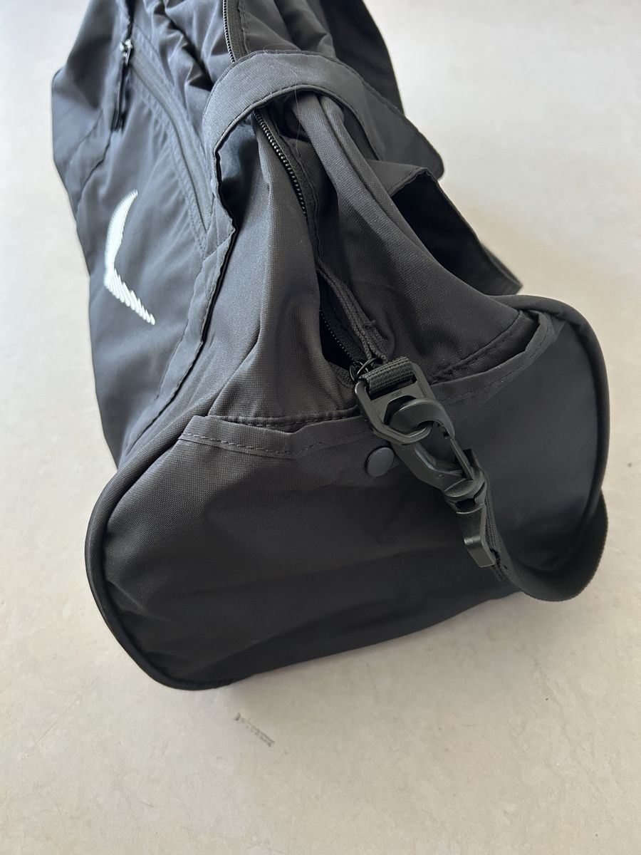 Nike Taschen: Nike Sporttasche – Gebraucht aus Winterthur von magdalena_salvatore 4