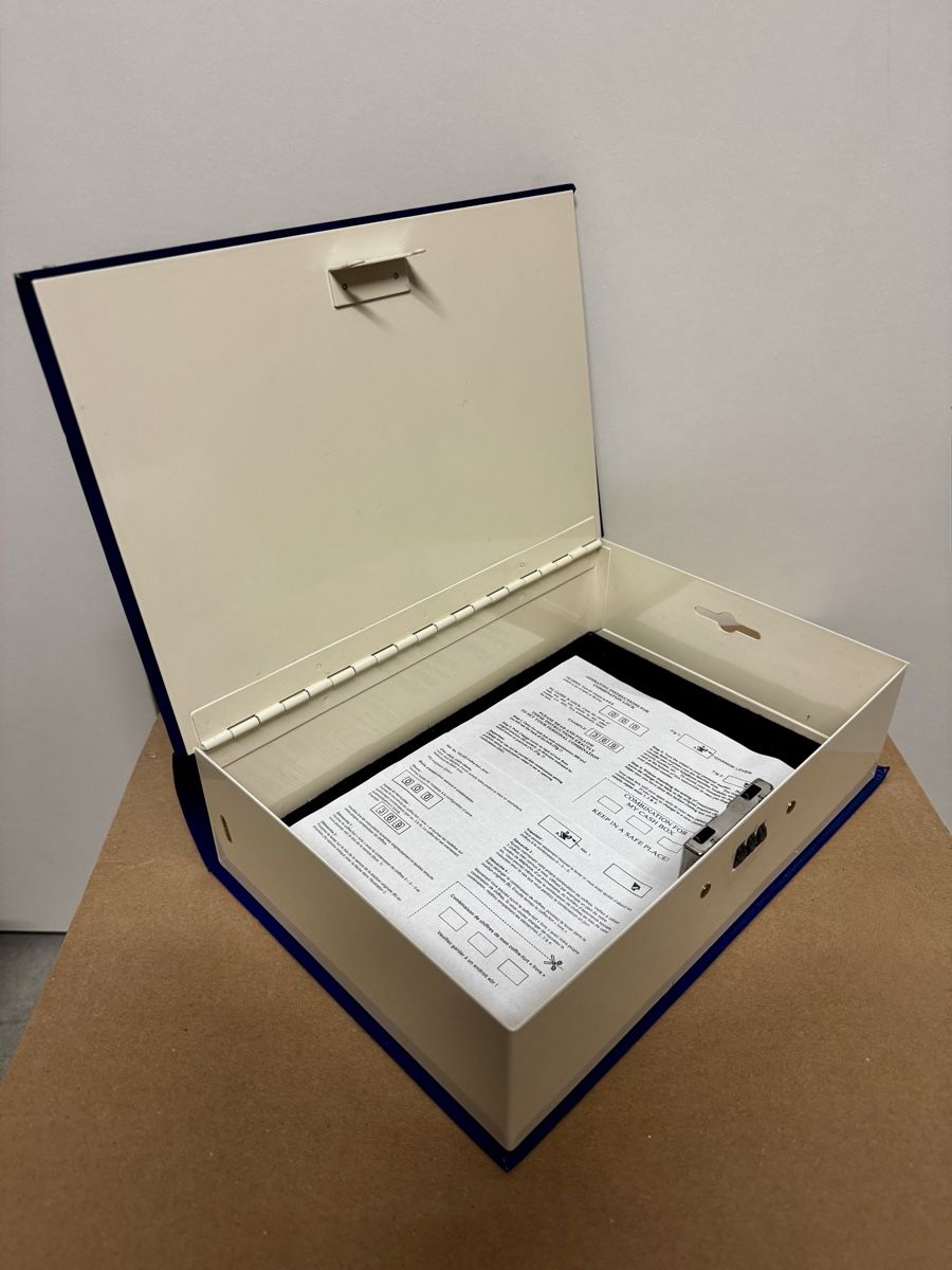 Coffre-fort: Buchsafe / Geheimversteck Buch mit 3-fach Zahlencode – D'occasion à Triboltingen par _Beni