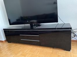 Sideboard mit schwarz-glanz-Oberfläche