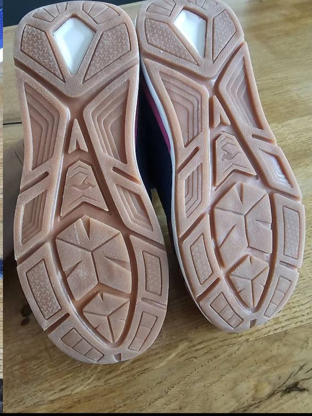 Scarpe per ragazze: Kangaroos Kinderschuhe Gr.31 – Usato da Grosshöchstetten venduto da Qenko 1