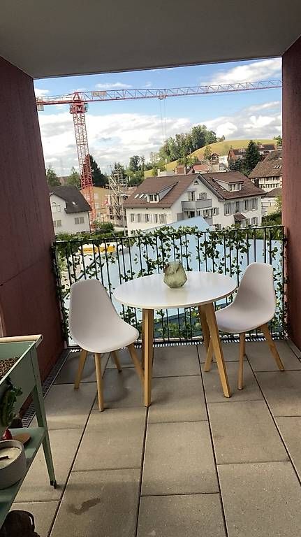 Tische: Runder Tisch + 2 Stühle  – Gebraucht aus Zürich von davidedesole