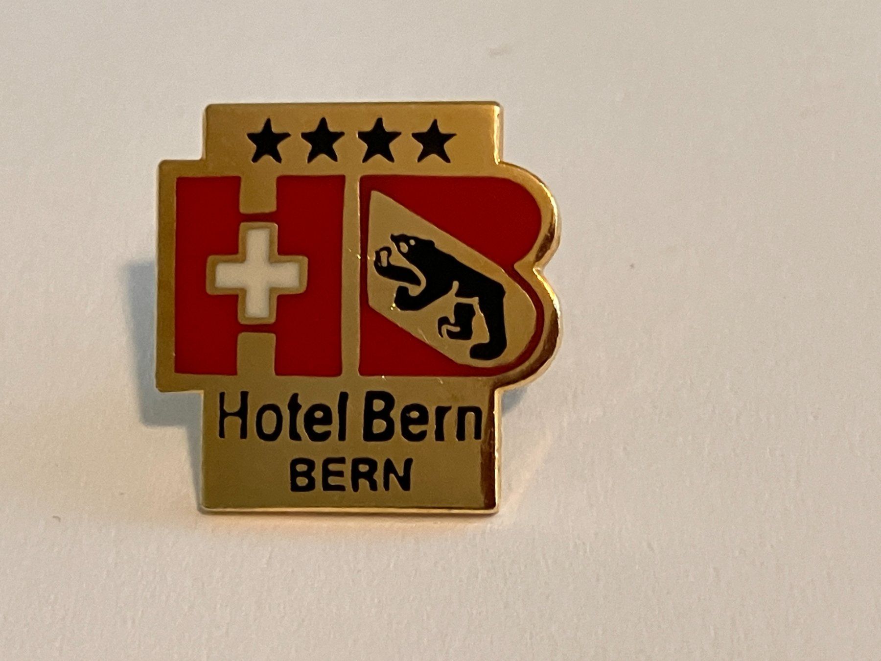 Placchette & Badge: 1 Pin Hotel Bern – Usato da Basel venduto da djwwpp