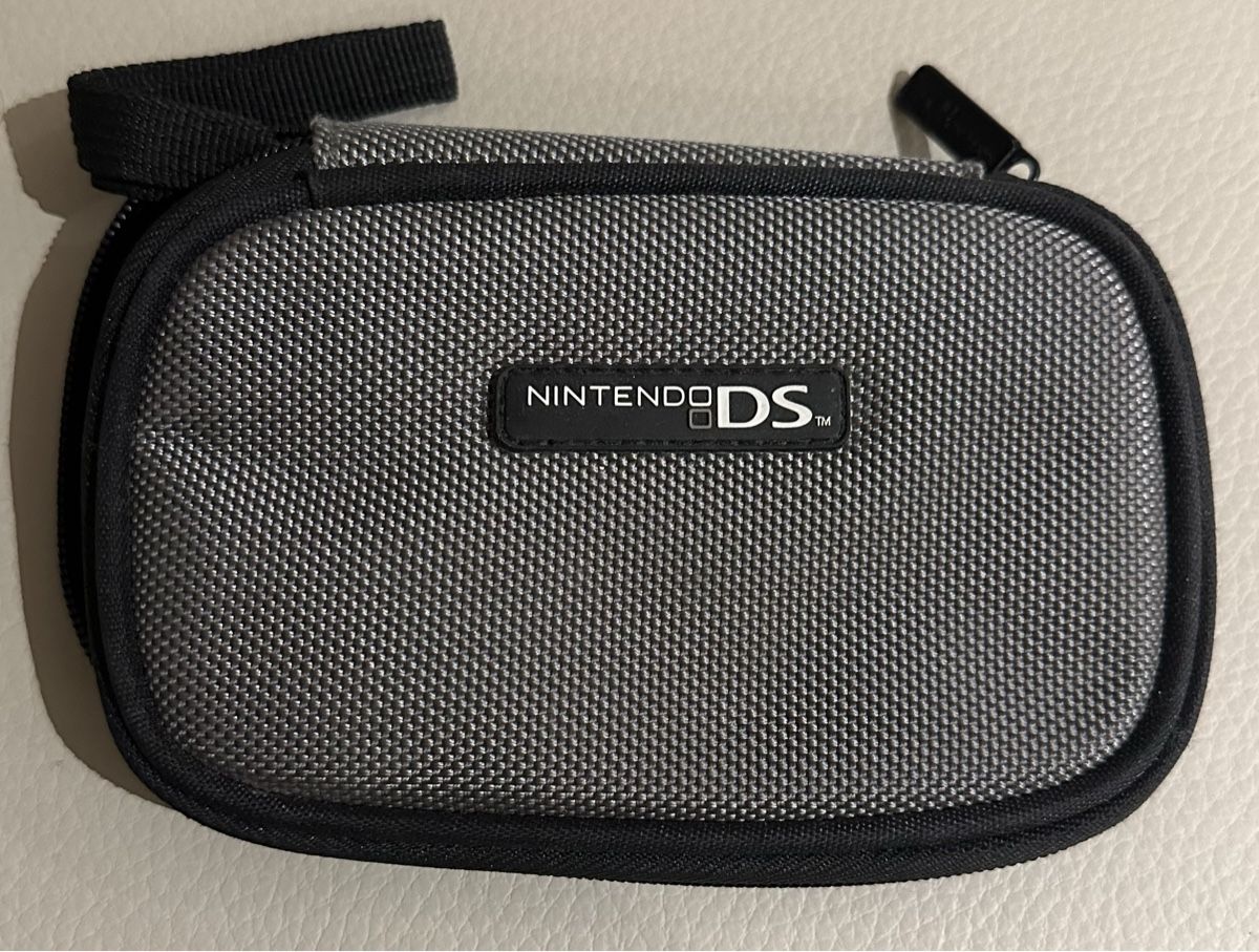 Nintendo Console: Nintendo DS Tragetasche Case – Usato da Kestenholz venduto da Dickies09