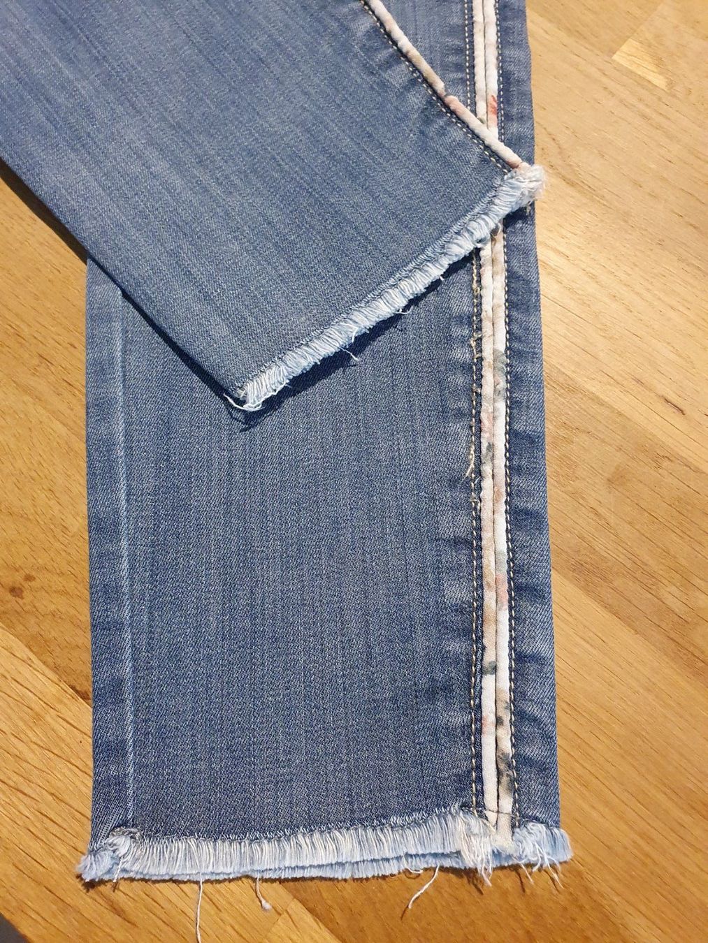 Jeans: neu: Jeanshose Gr. 36 mit 2% Elasthan – Nuovo (secondo la descrizione) da Urtenen-Schönbühl venduto da Chaeppeler 4