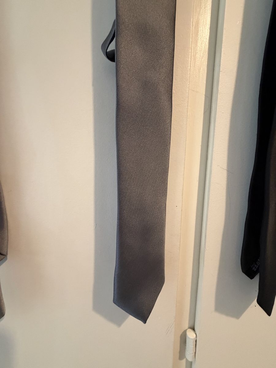 Krawatten: Set di 3 Cravatte 100% Seta Firenze grigio e nero – Gebraucht aus Lugano von can_xdd8 1