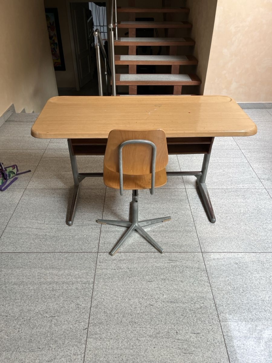 Schreibtische: Kinderschreibtisch – Gebraucht aus Stallikon von g_amisha 3