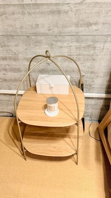 Tische: Rolf Benz 923 Beistelltisch Eiche, Gestell Ockerbeige – Gebraucht aus Zürich von sr.zurich