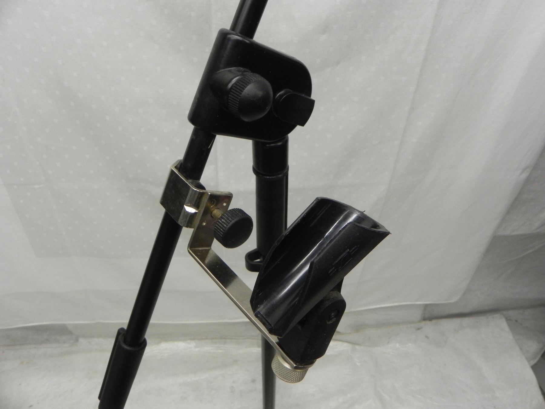 Sennheiser Supporti per strumenti musicali & leggii: Sennheiser Doppelmikrofon Ständer Total Liquidation – Usato da Basel venduto da Life-Style-Art 5
