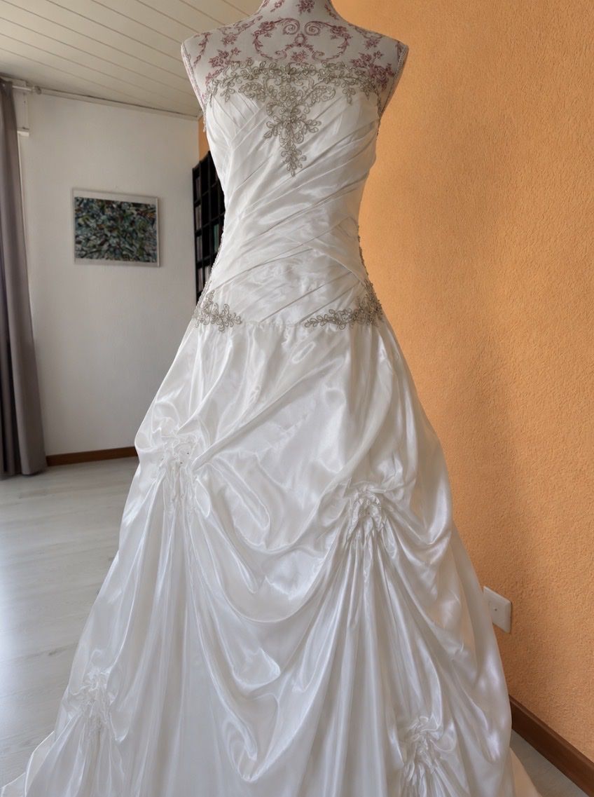 Vestiti: Robe de mariée neuve dans son emballage – Nuovo e nell'imballaggio originale da Tavannes venduto da Jami75 2