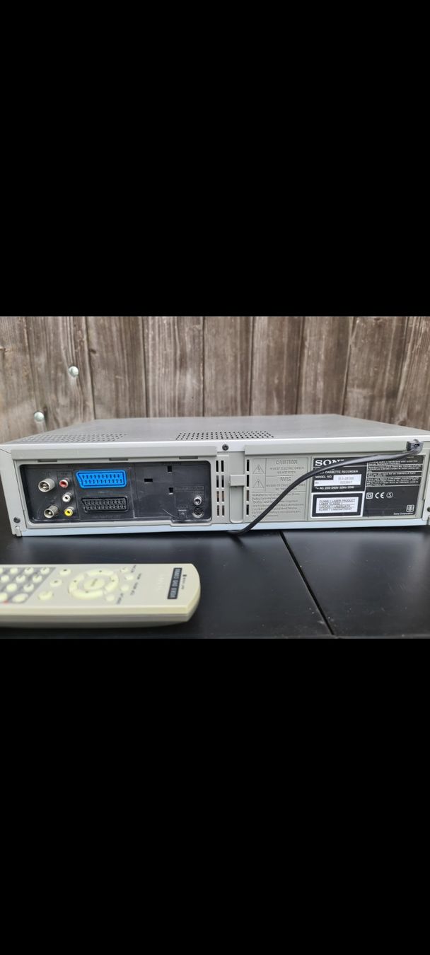 Sony Lecteur multimedia & Streamer: Sony DVD/VHS Player Recorder – D'occasion à Niederlenz par DaveDasWahnsinn 1