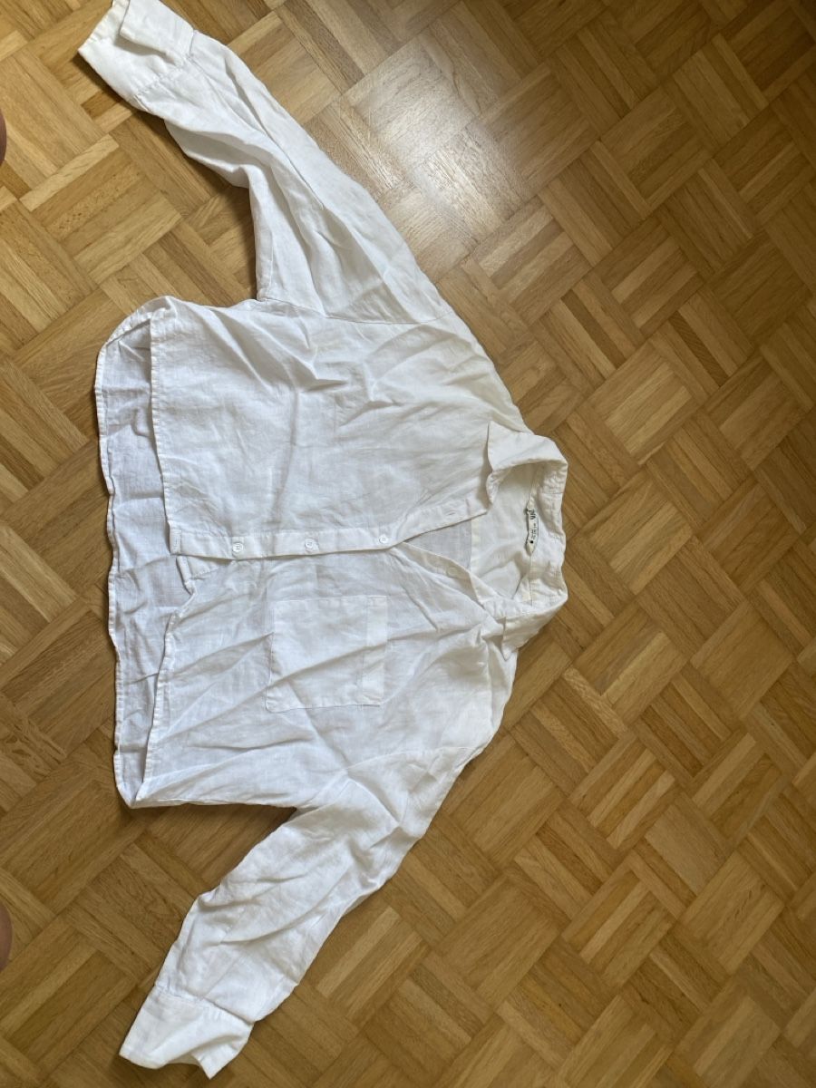 Zara Camicette: Weisses Leinenhemd, kurz geschnitten – Usato da Zürich venduto da lucille.s