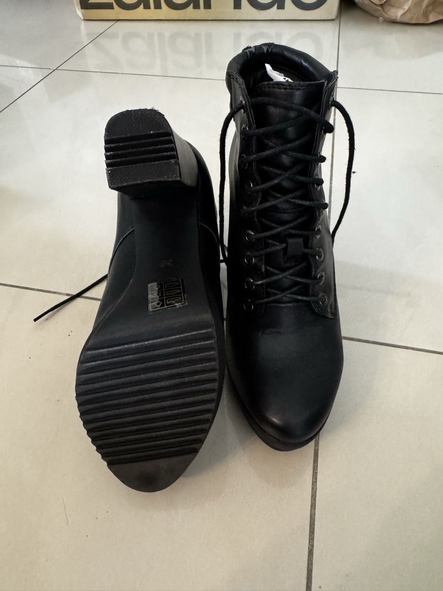 Scarpe da donna: Stifeletten von Café Noir-Gr 36 – Usato da Münchenbuchsee venduto da tamytam84 3