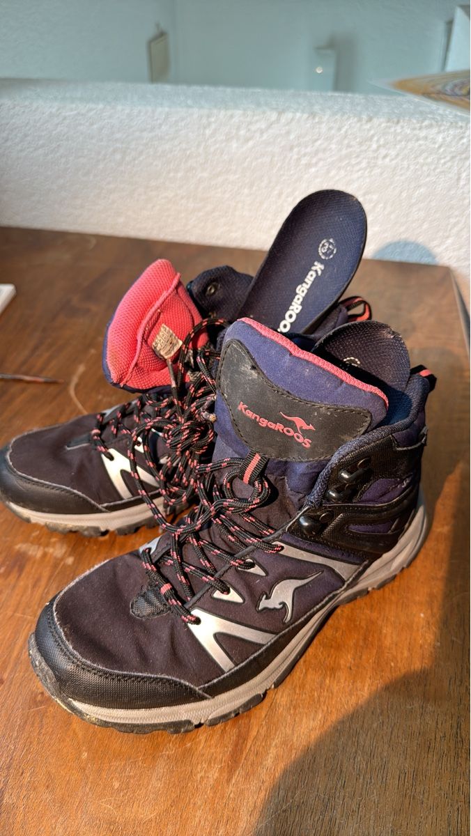 Herrenschuhe: Trekkingschuhe Gr. 37, Marke Kangaroos – Gebraucht aus Muolen von Spamshielded
