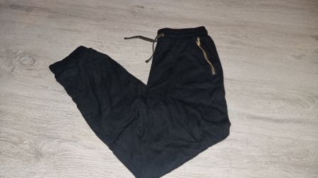 Schwarze Sweathose Gr. 140 mit gold Reissverschlüssen