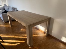 Grosser Esstisch aus Holz